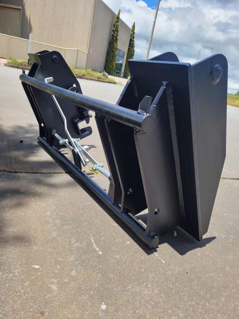 John Deere to EURO Hitch Loader Attachment - King Kutter